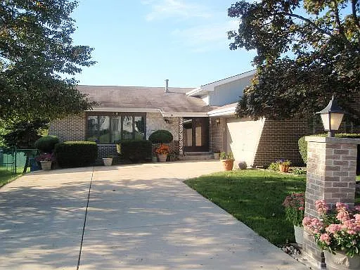 8805 W 98th Pl photo 1
