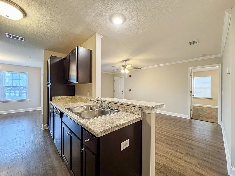 Wyngrove Apartments — Photo 48