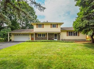 71 Railroad Mills Rd, Pittsford, NY 14534