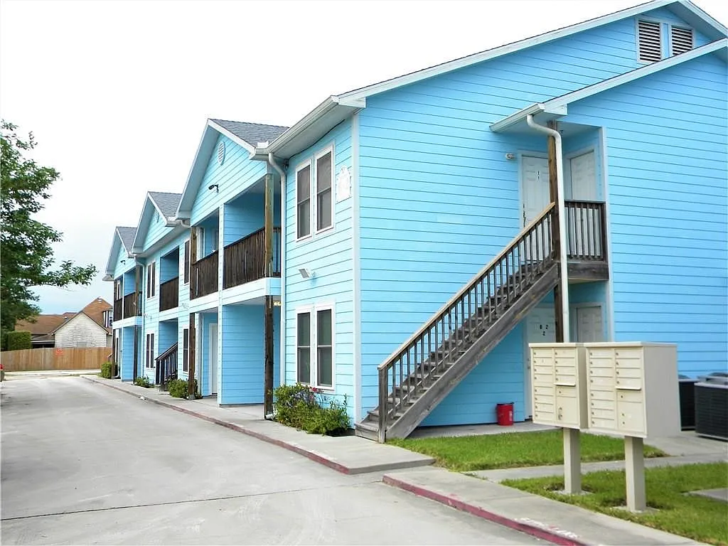 2 bed, 1.5 bath, 980 sqft, $1,090 — Photo 2