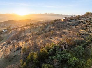 6055 Hillcrest Rd, Medford, OR 97504