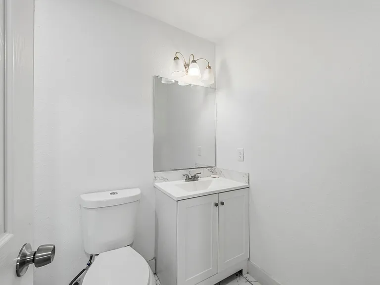 1501 Maiden Ln — Photo 25
