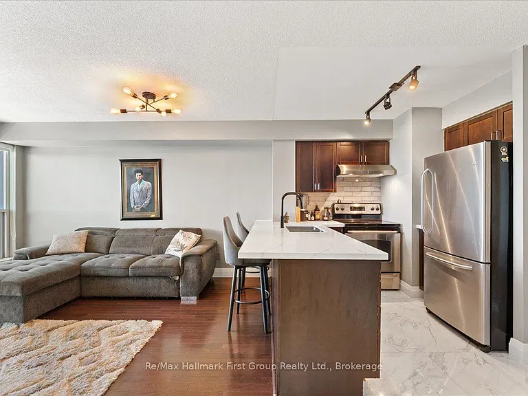 340 Watson St W #416 — Photo 8