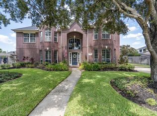 15726 Lake Loop Dr, Cypress, TX 77433