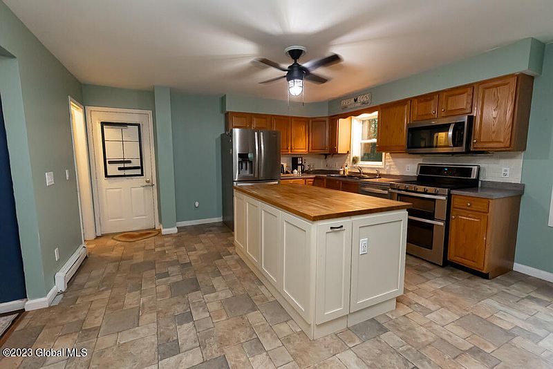 3rd image of 373 Moore Hill Road