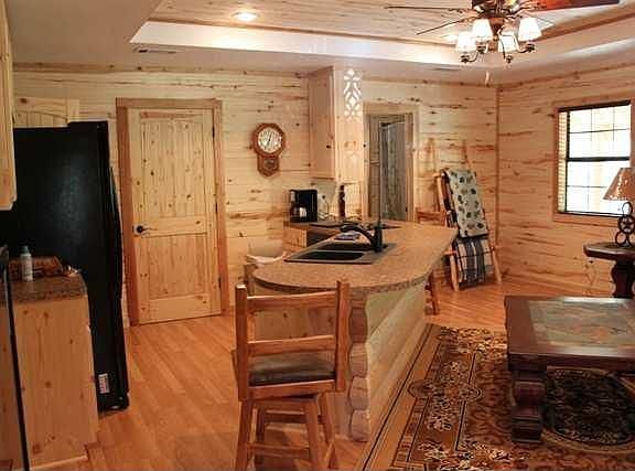 3rd image of 470 Lauer Ln