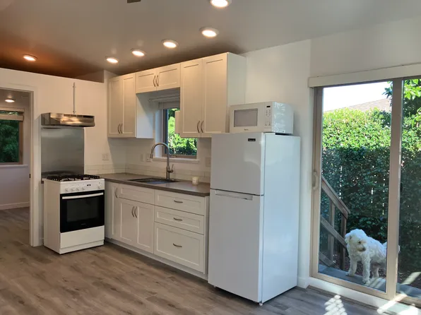 1052 8th Ave, Redwood City, CA 94063