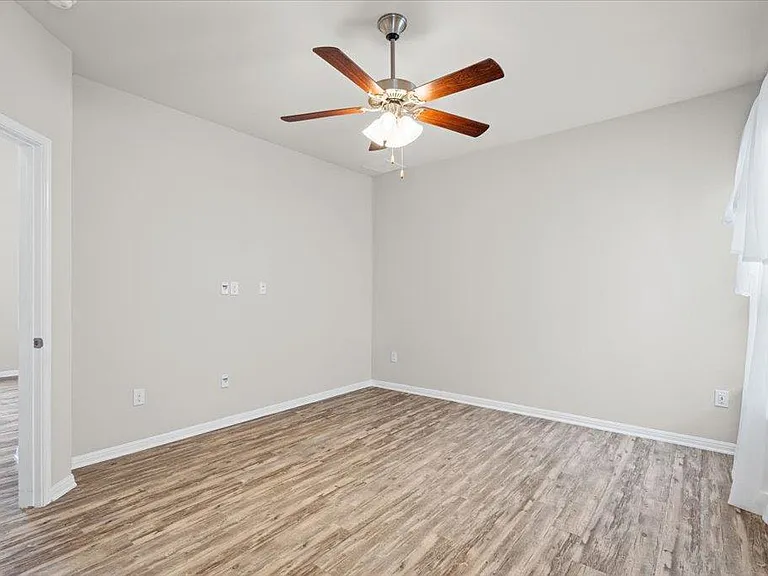 9703 Sunny Swan Ct — Photo 12