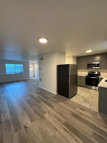 570 Dean St Photo 1