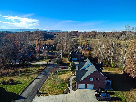 4th image of 240 Braden Ct