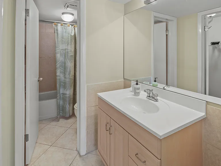 2936 Lake Shore Dr #310 — Photo 8