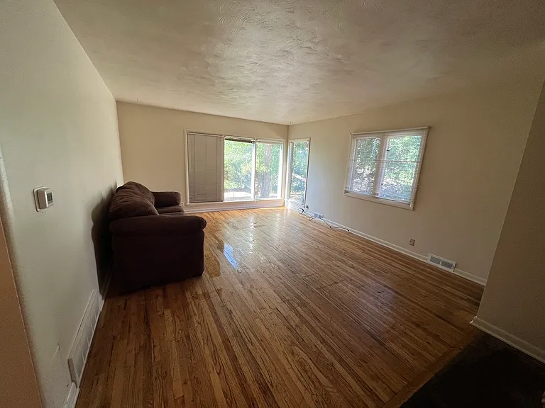 1901 Columbine Ave — Photo 7