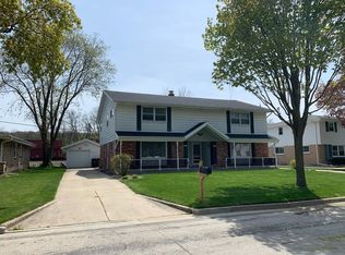 10131 W Fisher Pkwy, Wauwatosa, WI 53226