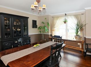 20 Ledgewood Ln, Pascoag, RI 02859