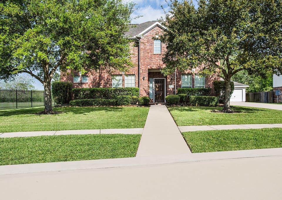 1st image of 1818 Blue Water Bay Dr