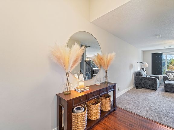 4th image of 2880 Park Pl