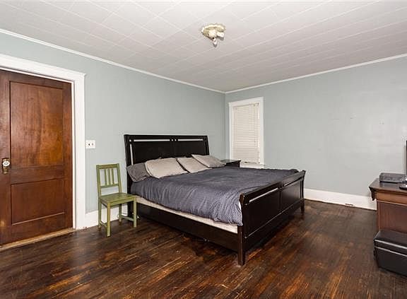 5th image of 209 Roberts Ave