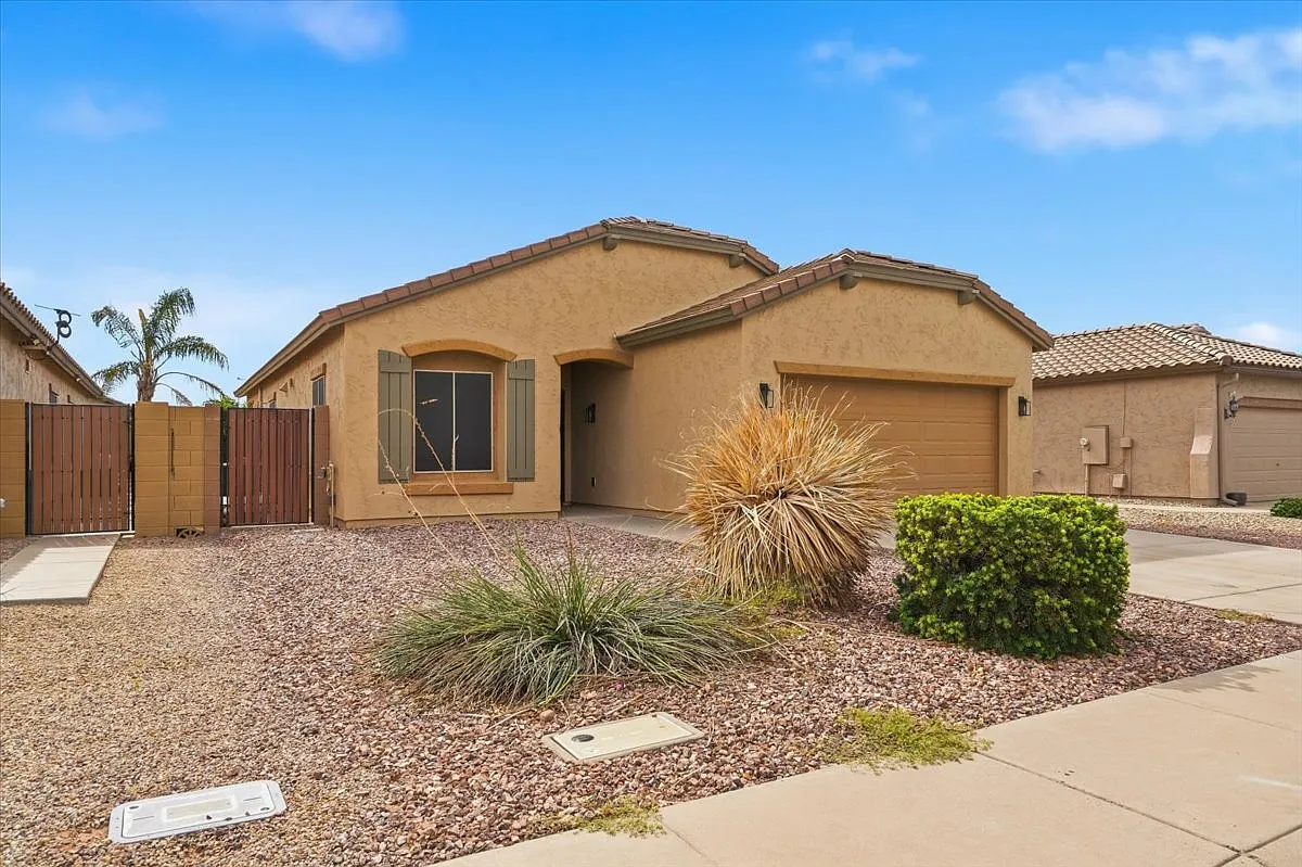 4 bed, 1638 sqft, $2,395 — Photo 1