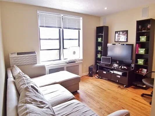 Rented by City Connections Realty | media 26