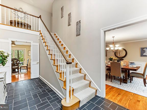5th image of 1005 Kensington Ln