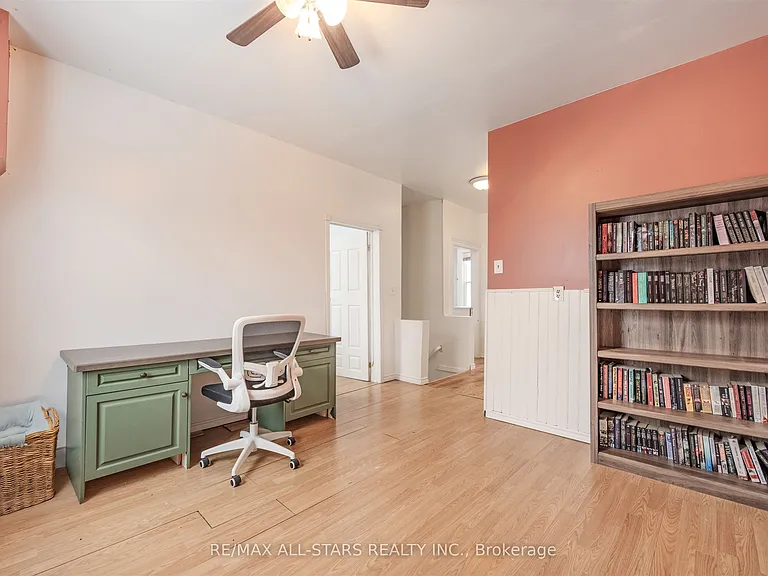 21 Albert St S — Photo 11