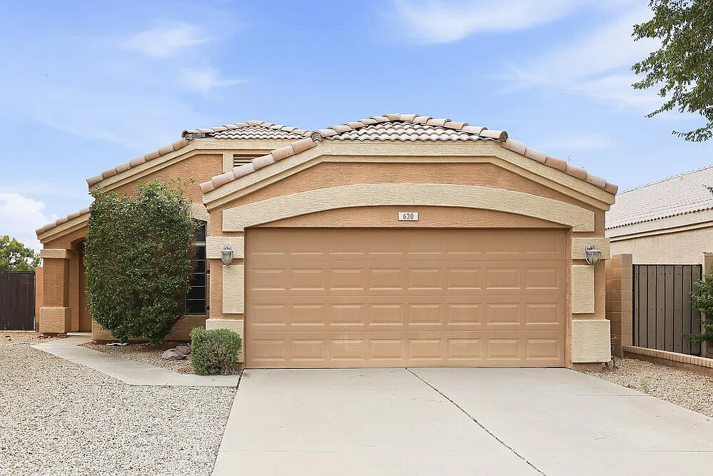 3 bed, 2.0 bath, 1266 sqft, $2,235 — Photo 1