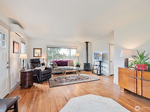 4th image of 3515 Columbia Heights Road