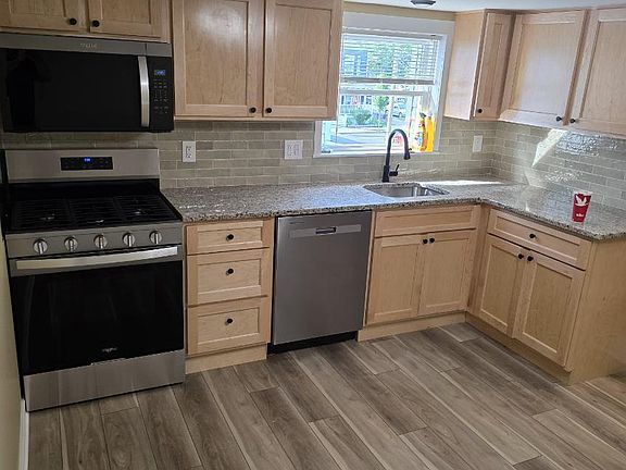 5th image of 410 Logan St