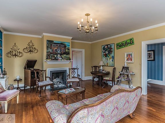 5th image of 303 S William St