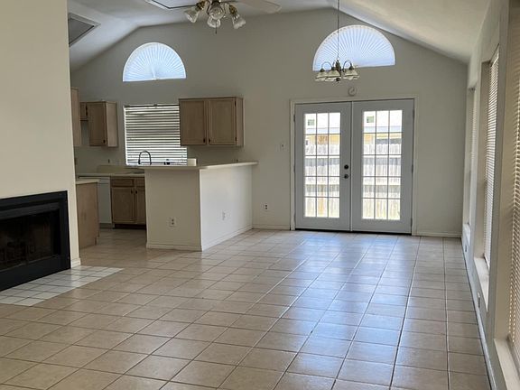 2nd image of 2225 Jasmine Ln