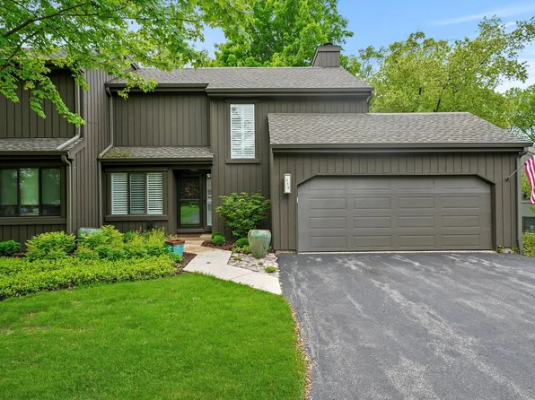 488 Woodview Rd, Lake Barrington, IL 60010