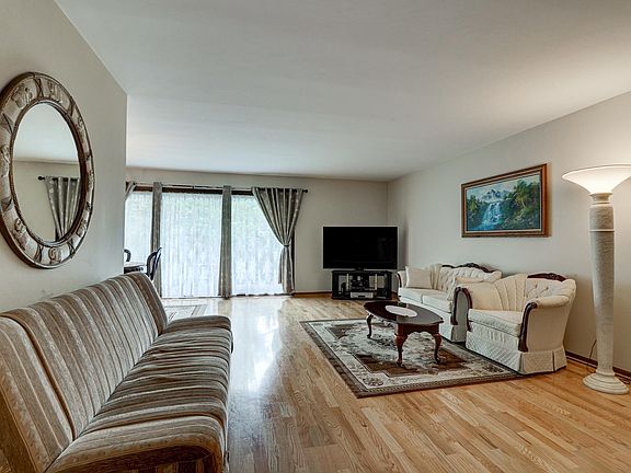 3rd image of 7707 Sussex Creek Dr APT 2D