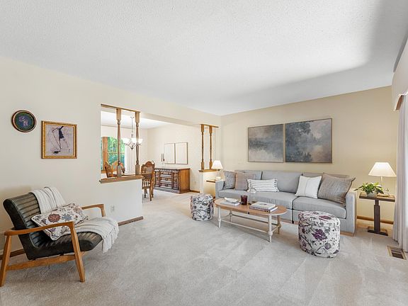3rd image of 9903 Balmoral Ln