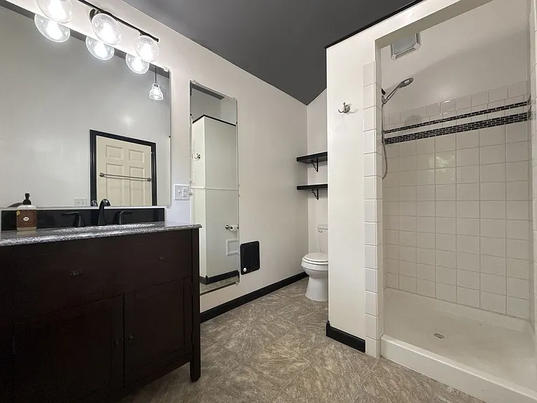213 S Summit Ave — Photo 9