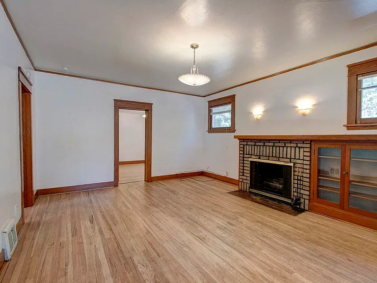 1810 Walnut St — Photo 4