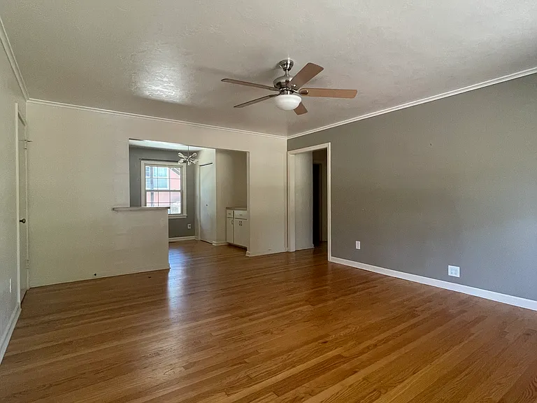 4414 N Harvey Pkwy #D — Photo 9