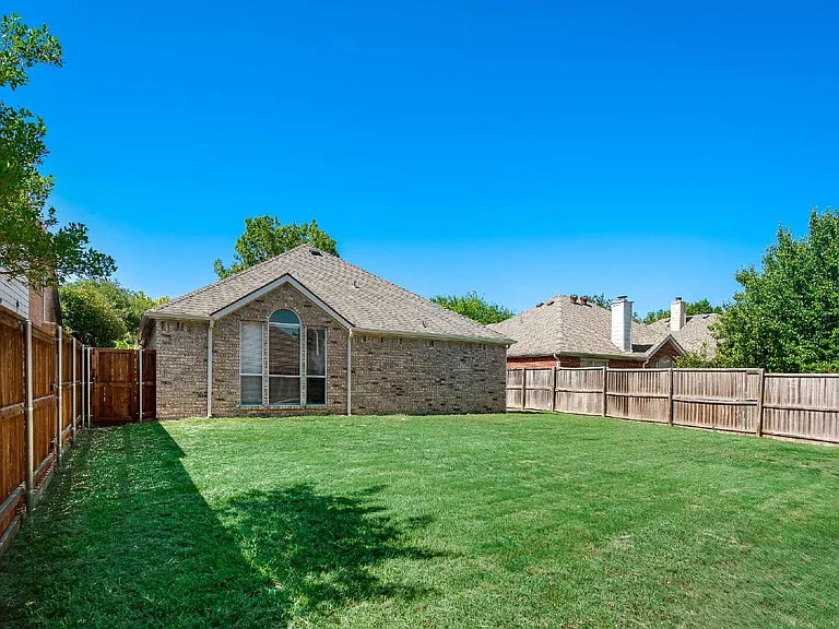 5909 Berkshire Rd — Photo 24