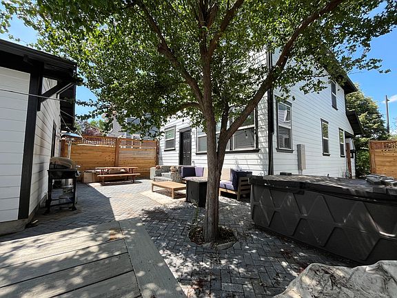 3rd image of 2842 Valentia St