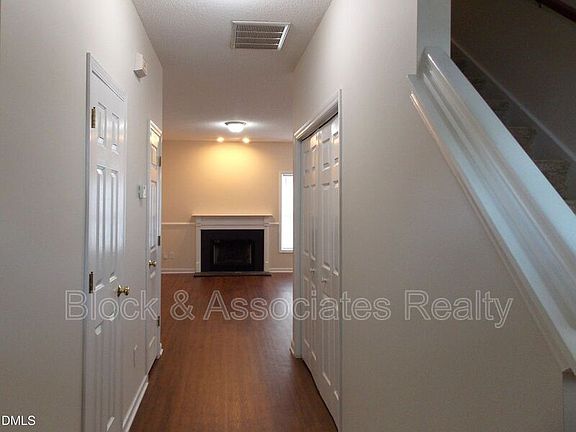 2nd image of 106 Pointe Crest Ct
