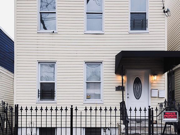 2nd image of 105 Mallory Ave APT 1