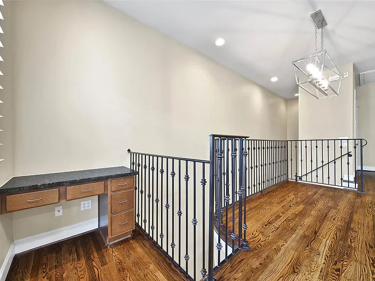 902 W 23rd St #B — Photo 16