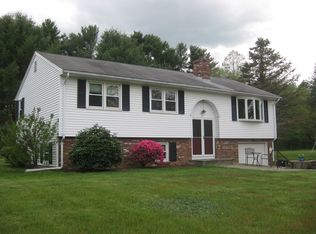 5 Grancera Dr, Hope Valley, RI 02832