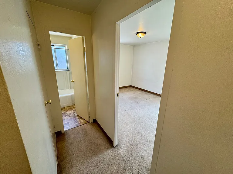 816 Perry Highway — Photo 12