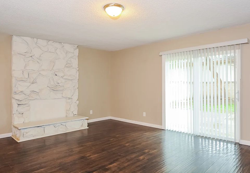 1st image of 11722 25th St SE Unit 1