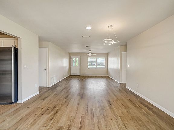 4th image of 789 Viscaya Blvd