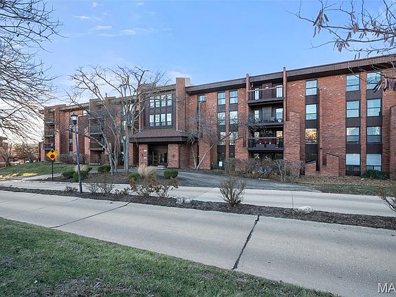 4th image of 585 Coeur De Royale Dr APT 301