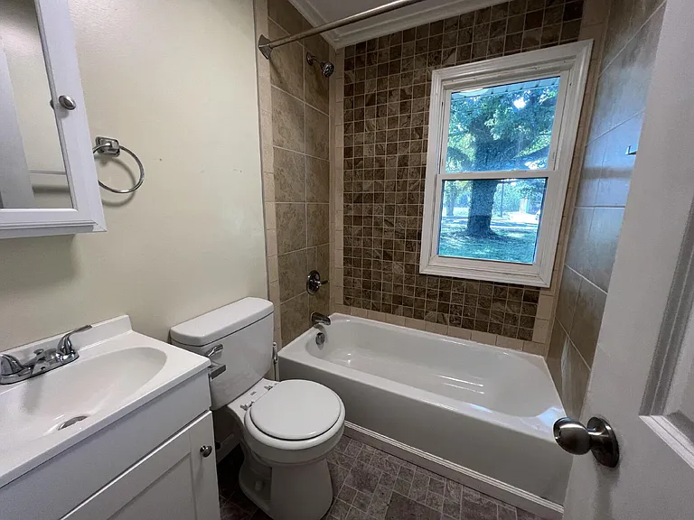 49 Carver Cir — Photo 4