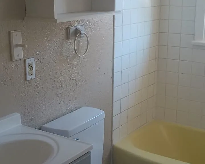 122 E Grand Ave #2 — Photo 5