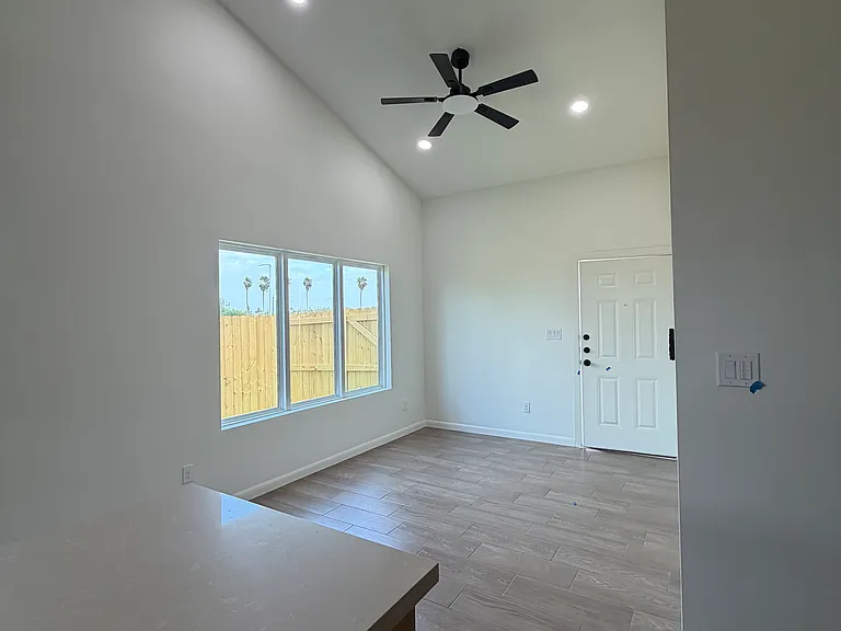 709 Sparrow Ln — Photo 16