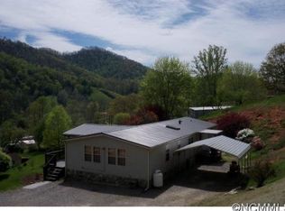 121 Gradys Ln, Canton, NC 28716